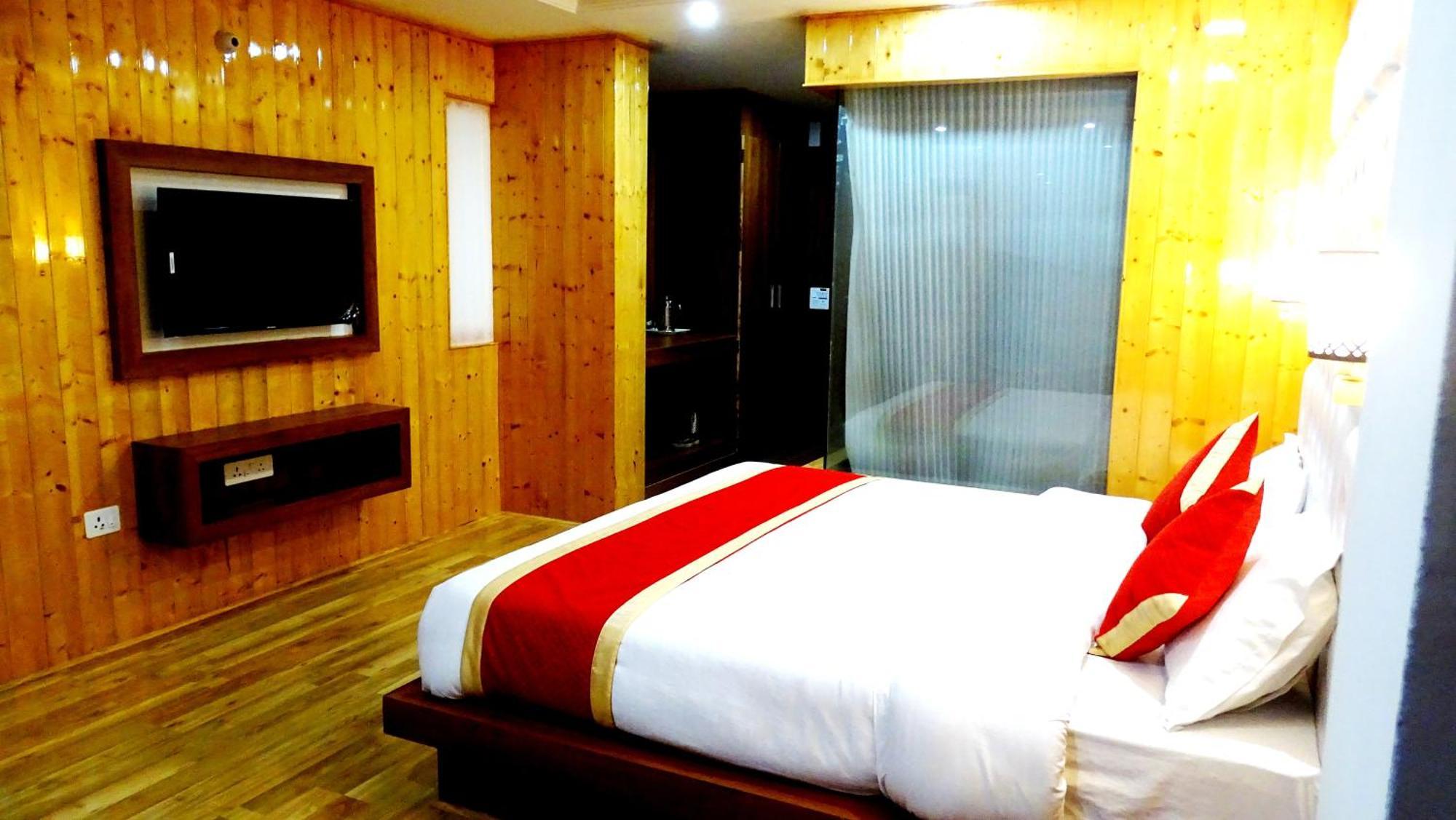 Humble Holiday Inn Kufri Simla Luaran gambar